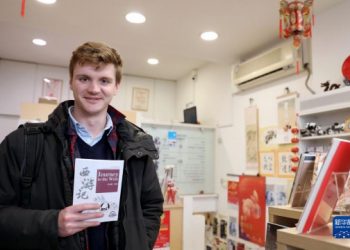 第十三届全球海外华文书店中国图书春节联展举办