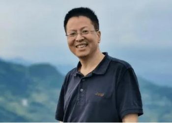 诗歌欣赏——谢宜兴：《动车经过故乡》《母亲茶》