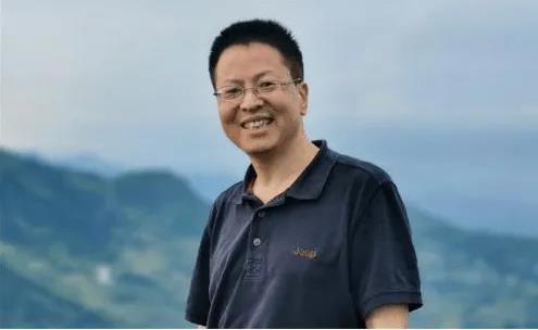 诗歌欣赏——谢宜兴:《动车经过故乡》《母亲茶》