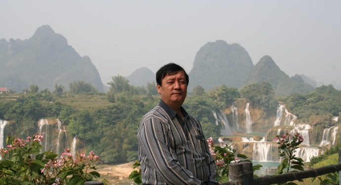 散文欣赏——艾贝保·热合曼:《学做一颗星星 (节选)》