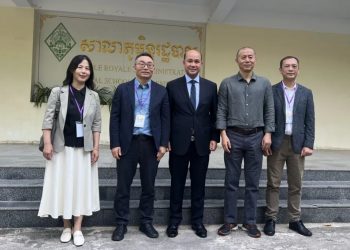 中国作家代表团出席柬埔寨首个“全国作家日”活动